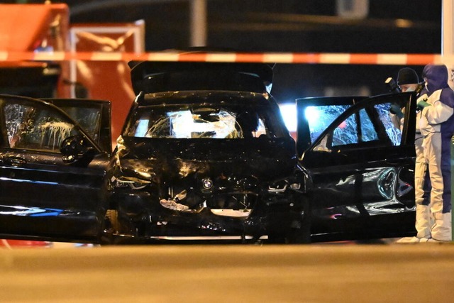 Die Spurensicherung arbeitete in der N...hen starben, rund 200 wurden verletzt.  | Foto: Hendrick Schmidt (dpa)