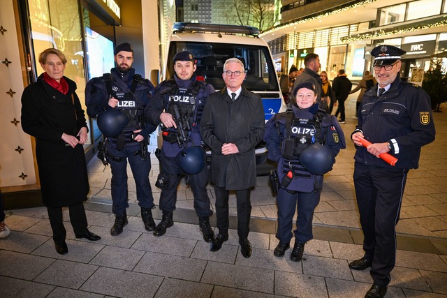 Nach dem Anschlag auf dem Weihnachtsma...er die Sicherheitslage  (Foto-aktuell)  | Foto: Marius Bulling/dpa