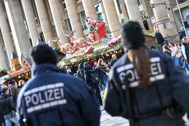 Das Sicherheitskonzept auf dem Stuttga...auf dem Pr&uuml;fstand. (Foto-aktuell)  | Foto: Marius Bulling/dpa