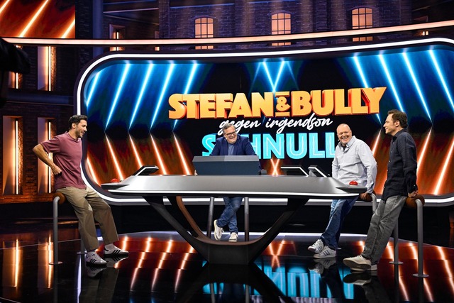 Stefan Raab und Michael "Bully" Herbig... Show mit Bundeswehr-Arzt Marc zu tun.  | Foto: Uncredited/RTL+/dpa