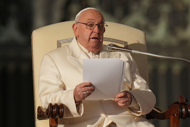 Papst Franziskus spricht von "Grausamkeit" in Gaza. (Archivbild)  | Foto: Alessandra Tarantino/AP/dpa