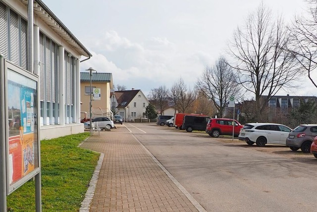 Einige der Parkpltze bei der Lufelbe...eue Schmutzwasserleitung verlegt wird.  | Foto: Herbert Frey