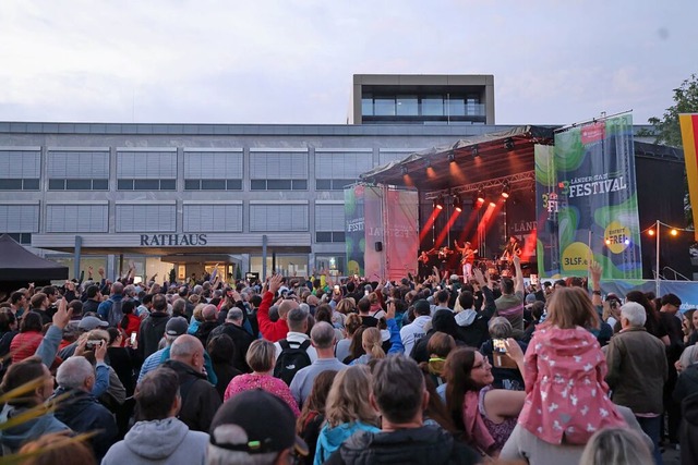 Tausende Menschen besuchten in diesem ... lieen sich von der Musik begeistern.  | Foto: Oliver Welti