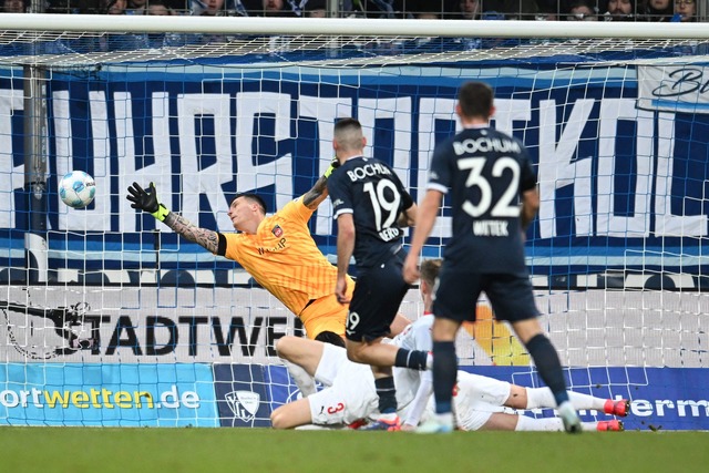 Matus Bero (M) trifft f&uuml;r Bochum zum 2:0.  | Foto: Fabian Strauch/dpa