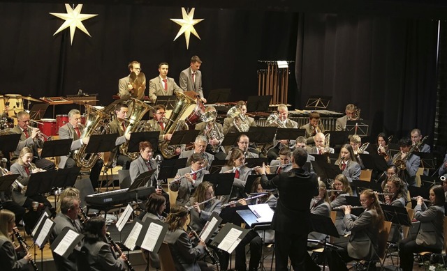 Die Stadtkapelle Ettenheim mit ihrem D... Jrgen Burmeister beim Jahreskonzert   | Foto: Sandra Decoux