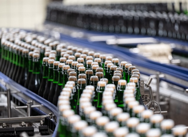 Alkoholfreier Sekt wird immer beliebter. (Archivfbild)  | Foto: Boris Roessler/dpa