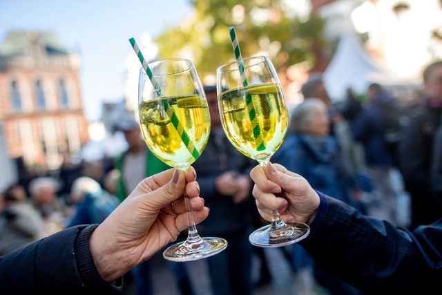 Selbstgemachte Aperitifs sind zunehmend gefragt. (Archivbild)  | Foto: Hauke-Christian Dittrich/dpa