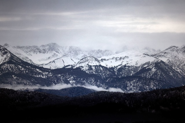 Wei&szlig; wird es an Weihnachten wohl nur in Alpenn&auml;he.  | Foto: Karl-Josef Hildenbrand/dpa