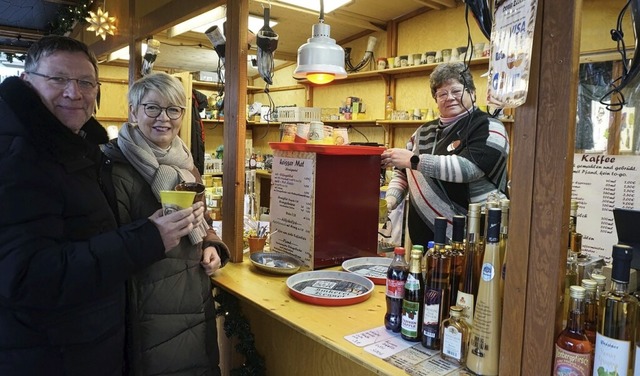 Christian Straub und Petra Weber vom W...l Honigwein, rechts  Katharina Schein.  | Foto: Ursula Freudig