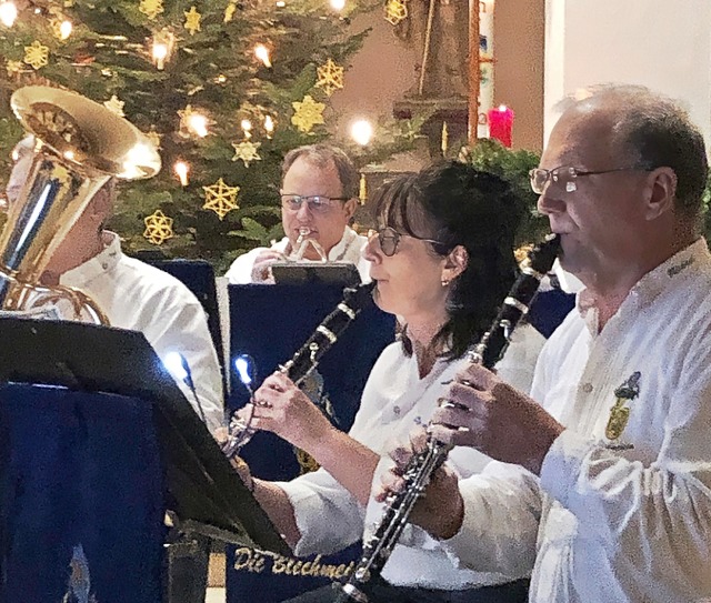 &#8222;Die Blechmeisen&#8220;  stimmten  auf das  Weihnachtsfest ein.  | Foto: Bernadette Andr