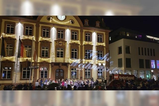 300 beim Adventssingen der Stadtkapelle