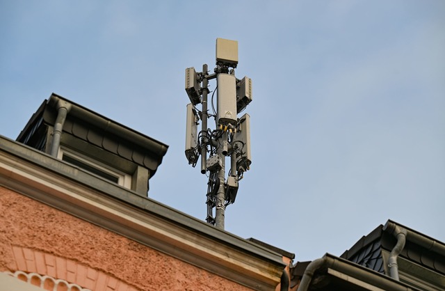 Der Deutsche Landkreistag fordert ein ...bilfunknetz zu erreichen. (Archivbild)  | Foto: Wolf von Dewitz/dpa