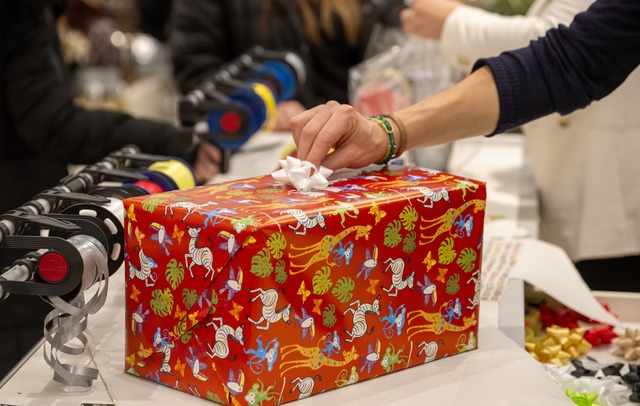 Traditionell beschert das Weihnachtsge...ie h&ouml;chsten Ums&auml;tze im Jahr.  | Foto: Stefan Puchner/dpa