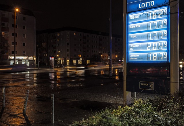 Super E10 ist in der Regel sechs Cent ...als normales Superbenzin. (Archivbild)  | Foto: Hannes P. Albert/dpa