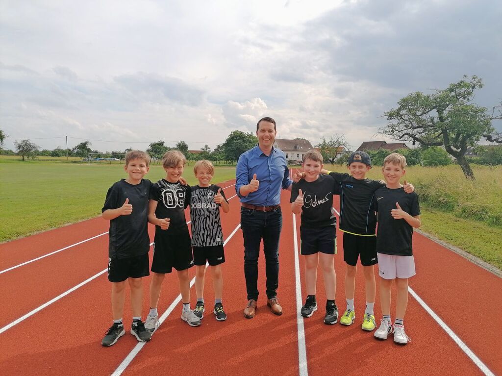 Juni: Die Laufbahn auf der Schulsportanlage in Ottenheim wurde saniert.