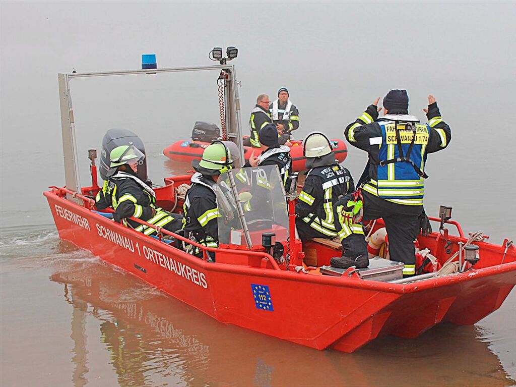 Oktober: Die Feuerwehr Schwanau hat bei einer Katastrophenschutzbung der kreisbergreifenden Hilfe teilgenommen. Einsatzort war der Rckhalteraum Elzmndung.