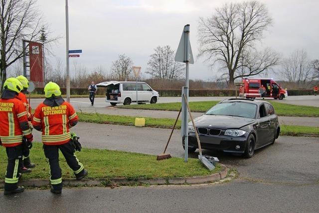 Auto berschlgt sich in Btzingen – Fahrer nur leicht verletzt