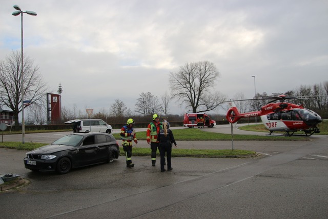 Die Straenkreuzung musset whrend des...weise fr den Verkehr gesperrt werden.  | Foto: Horst David