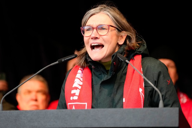 IG-Metall-Chefin Christiane Benner ver...l;ische Industriepolitik. (Archivbild)  | Foto: Martin Meissner/AP POOL/dpa