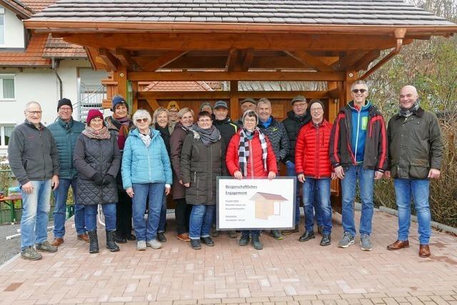 Warum Brger aus Schuttertal ein Buswartehuschen selbst bauten