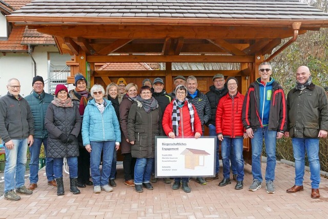 Mit privatem Engagement wurde ein neues Buswartehuschen in Schulnhe gebaut.  | Foto: Beate Zehnle-Lehmann