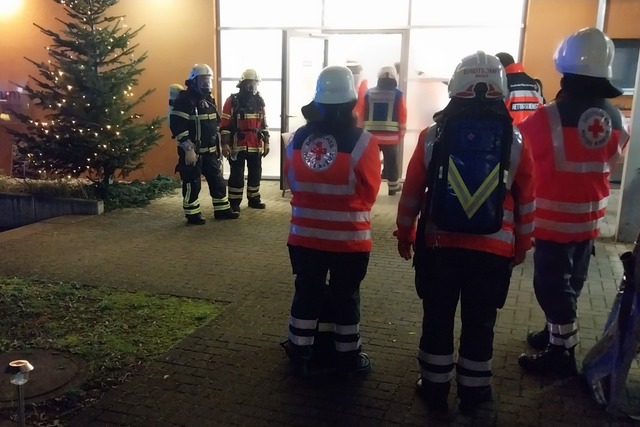 Die Feuerwehr, das Rote Kreuz und Not...ertag in March-Huigstetten im Einsatz.  | Foto: Matthias Reinbold (Pressestelle Einsatzdienste)