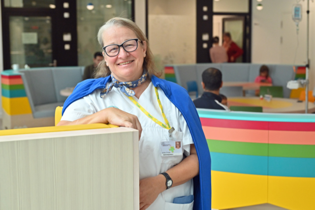 Mit Babyschalen durch den Park: So lief der Umzug der Uni-Kinderklinik