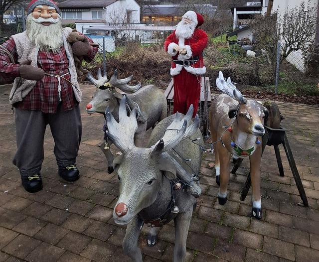 Das weihnachtliche Ensemble  am Kirchplatz in Wyhlen.  | Foto: Heinz und Monika Vollmar