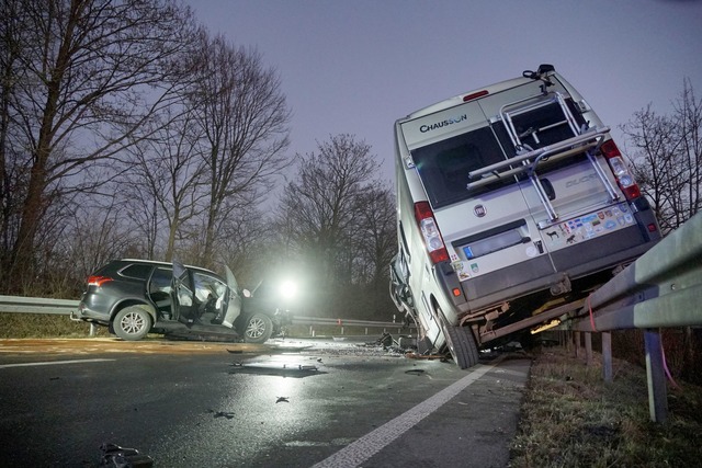 Bei einem Frontalzusammensto&szlig; ei...n verletzt worden, einer davon schwer.  | Foto: Niklas Wot/swd-medien/dpa