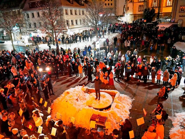 Liebgewonnene Tradition ist es fr die...owie der Ansprache des Brgermeisters.  | Foto: Eva Korinth