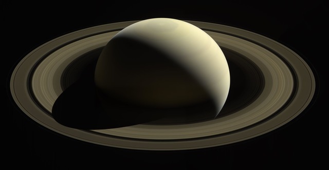 Der Ring des Saturn ist relativ zu sei... Gebilde im Sonnensystem. (Archivbild)  | Foto: -/NASA/JPL-Caltech/Space Science Institute/dpa