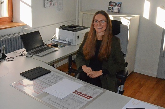 Stefanie Ackermann an ihrem Arbeitspla...tglied im Ortschaftsrat ist sie nicht.  | Foto: Benedikt Hecht