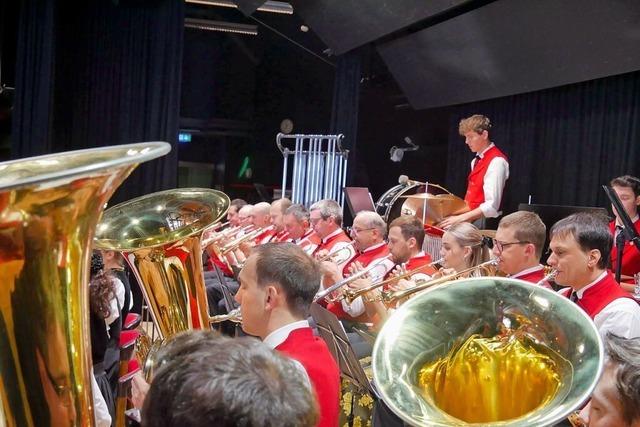 Am Ende erntet der Musikverein Titisee-Jostal rhythmisches Klatschen