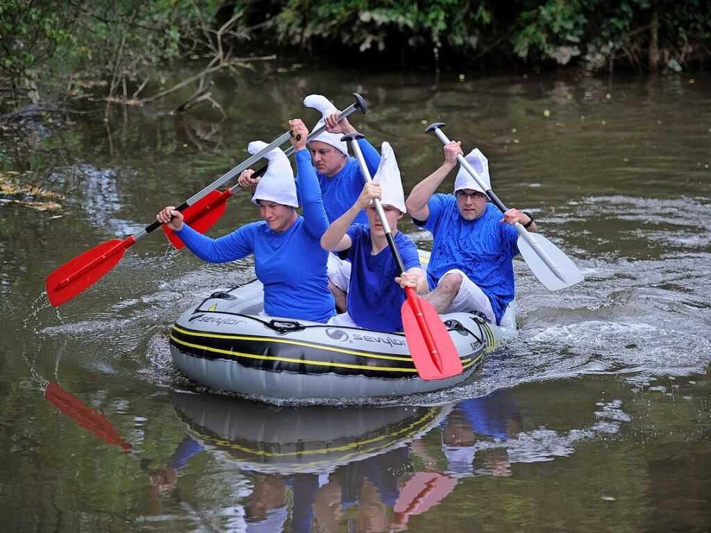 Juni: Nach fast zehn Jahren ist sie zurck: die Gaudi-Paddelboot-Meisterschaft der Schutterner Feuerwehr. Der Erfolg der Wiederauflage ist gro.