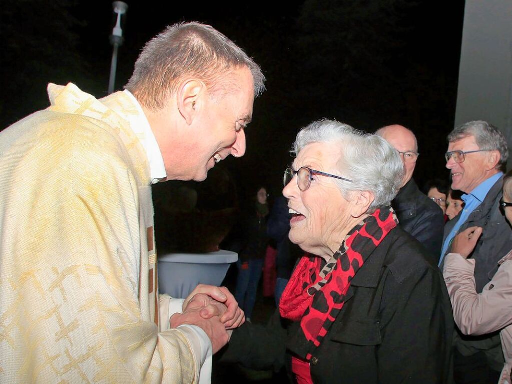 Oktober: Ein bekanntes Gesicht kommt zu Besuch. Der frhere Pfarrer Alexander Hafner reiste zum 20-jhrigen Bestehen des Baufrdervereins St. Laurentius an und leitete den Gottesdienst.