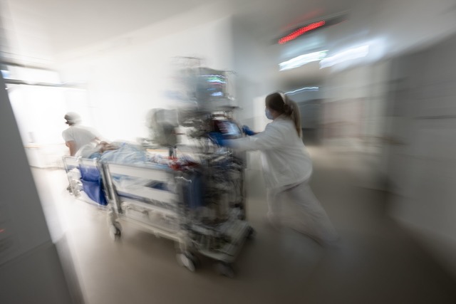 Die Krankenh&auml;user in Deutschland ...hte wirtschaftliche Lage. (Archivfoto)  | Foto: Marijan Murat/dpa