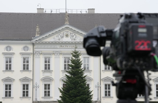 Bundespr&auml;sident Steinmeier hat di...l;sung des Bundestags bekannt gegeben.  | Foto: S&ouml;ren Stache/dpa