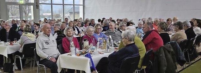 110 Mitglieder kamen zur Weihnachtsfei... VdK in die Flerhalle nach Wallbach   | Foto: privat