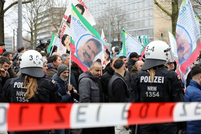 Immer wieder gibt es auch in Deutschla... im Februar in K&ouml;ln. (Archivbild)  | Foto: Sascha Thelen/dpa