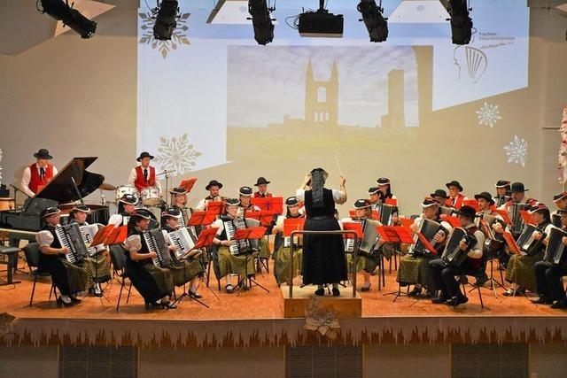 Die Trachten-Akkordeongruppe Hinterzarten zeigt ihr Knnen