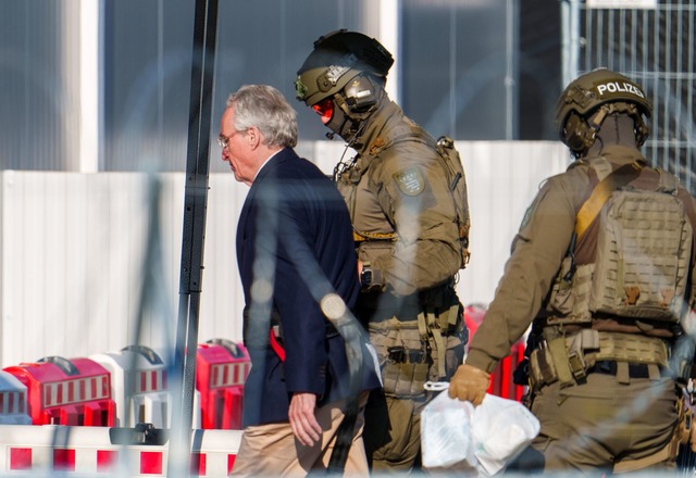 Heinrich XIII. Prinz Reu&szlig;, Angek...richt Frankfurt gebracht. (Archivbild)  | Foto: Andreas Arnold/dpa