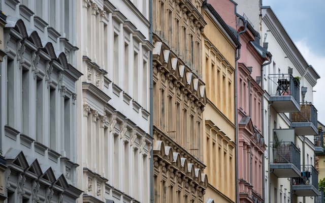 Die Mieten steigen weiter, vor allem i...n Gro&szlig;st&auml;dten (Archivbild).  | Foto: Monika Skolimowska/dpa