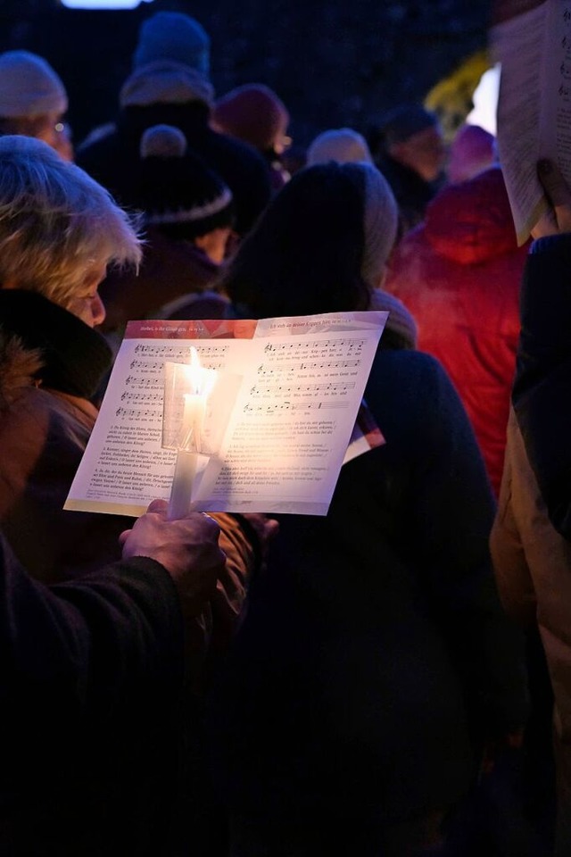 Musikalisch begleitet wurde die Burgwe...n den Posaunenchorblsern des Bezirks.  | Foto: Bernhard Seitz