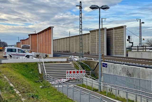 Im Bereich des Auggener Bahnhofs wird ...ind spter auch transparente Elemente.  | Foto: Jutta Schtz