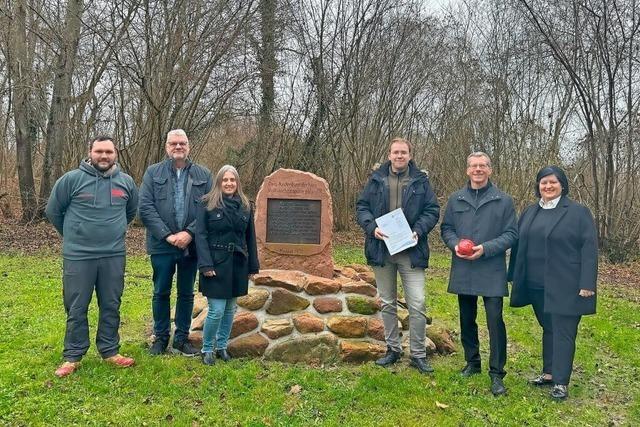 Ein Gedenkstein erinnert an das frhere Theaterwldeli in Kappel-Grafenhausen