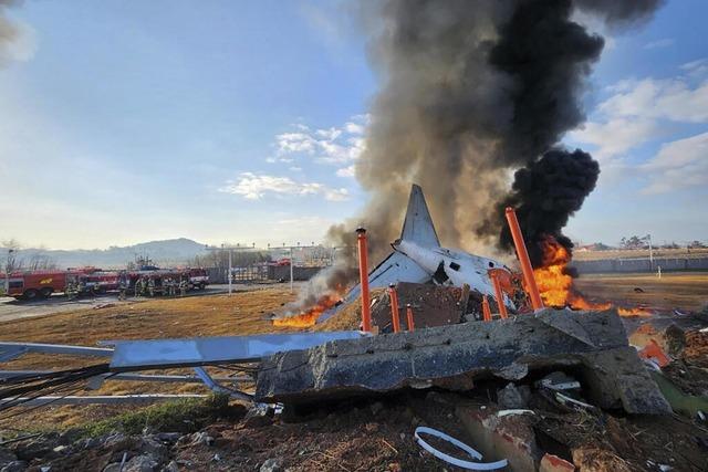 Flugzeugunglck in Sdkorea: Retter gehen von 179 Toten aus