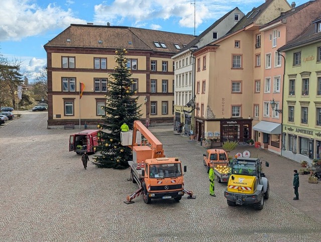 Wenn Ende November der Weihnachtsbaum ...latz die Tische und Sthle weggerumt.  | Foto: Julia Becker