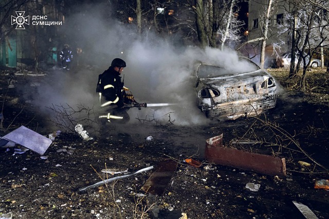 Russische Angriffe auf Ukraine richten schwere Sch&auml;den an. (Archivbild)  | Foto: Uncredited/Ukrainian Emergency Service/dpa