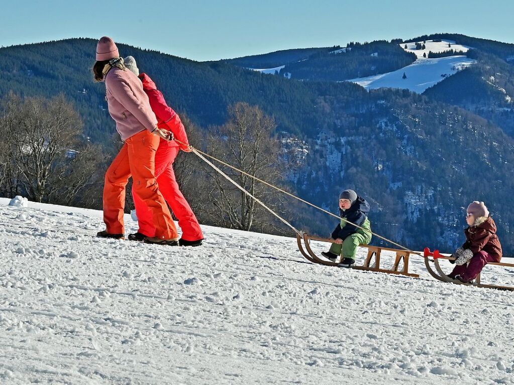 Taxi „Mama“ auf Kufen mit Blick auf den Feldberg