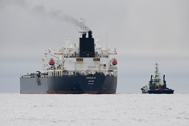 Unter Sabotageverdacht: Der Tanker Eagle S".  | Foto: Jussi Nukari/Lehtikuva/dpa